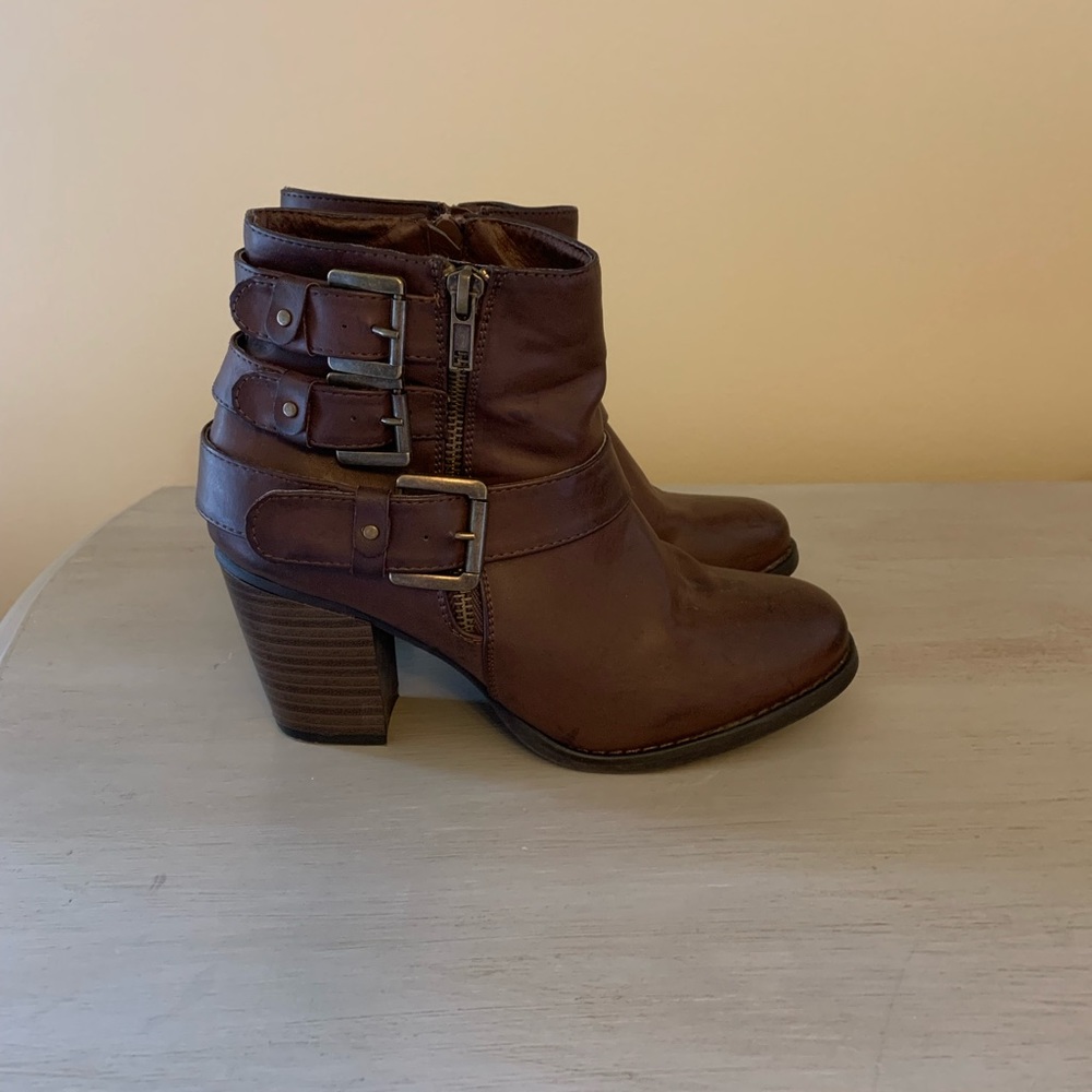 Cathy Jean size 7 brown booties